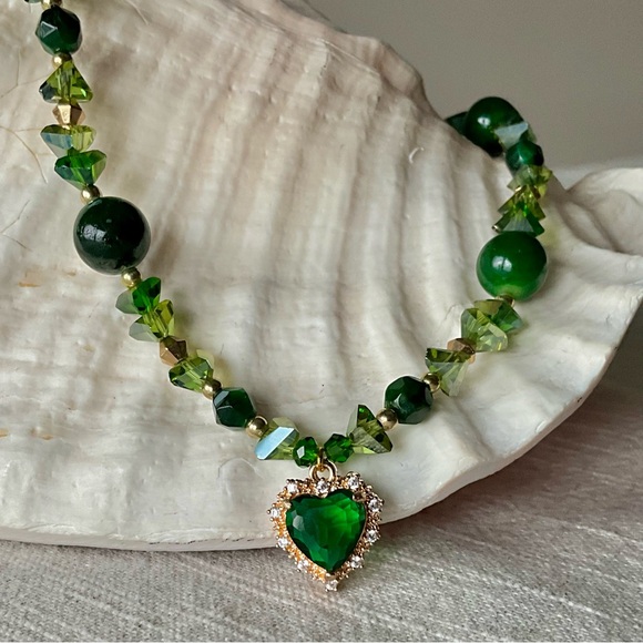 Green Heart shaped necklaces with natural stones - Picture 3 of 12